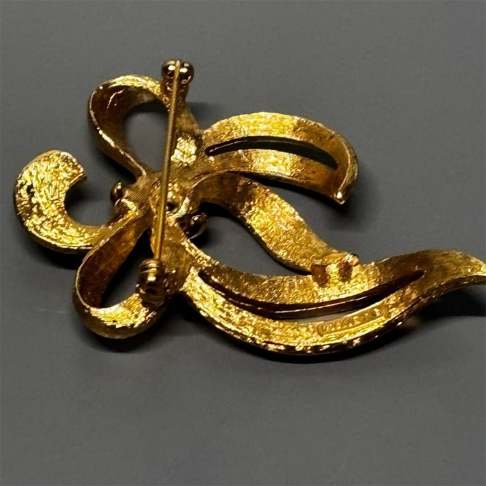 Monet Brooch Gold‎ Tone Ribbon Bow Textured Signed Vintage Elegant Costume - Picture 4 of 9